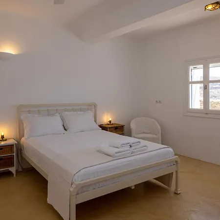 Tanaos In Tinos